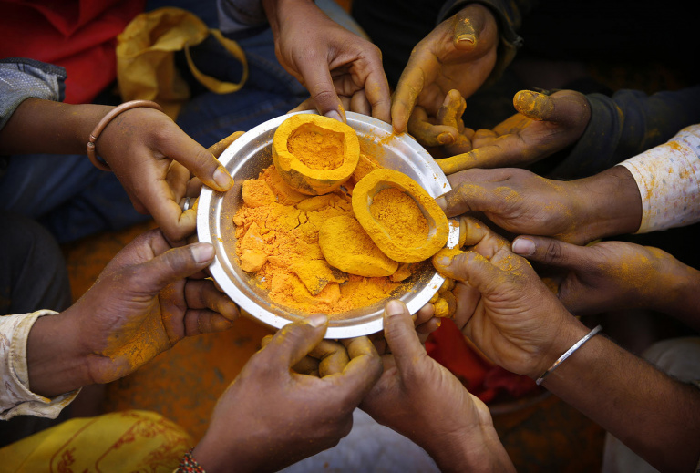 Куркума в блюде, фестиваль куркумы, Индия