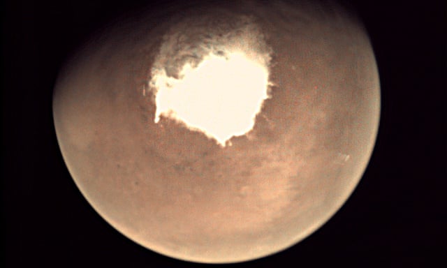 Под ледяной поверхностью Марса найдены соленые водоемы