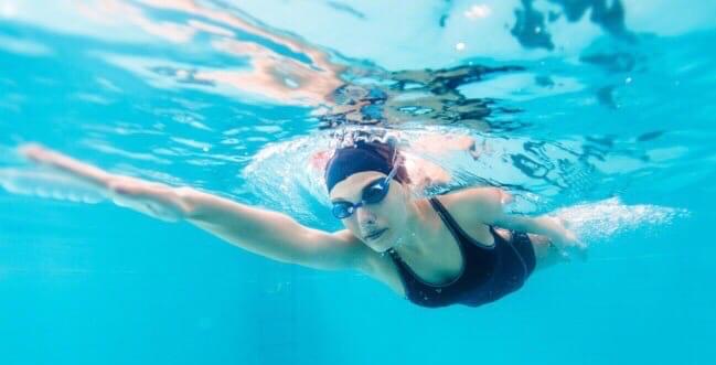 После лечения люди с болезнью Паркинсона таинственно теряют способность плавать