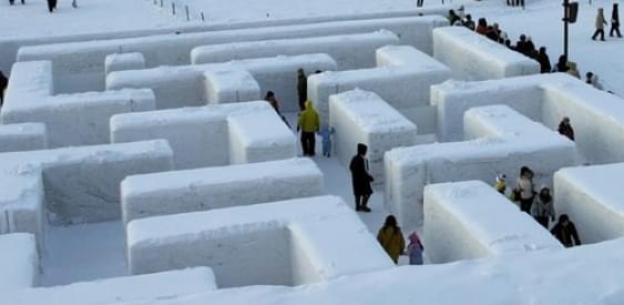 В Польше появился огромный снежный лабиринт