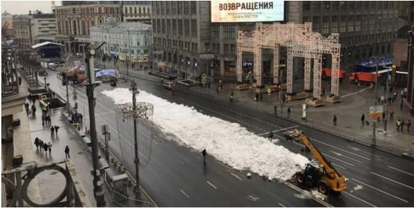 В Москву привезли тонны искусственного снега