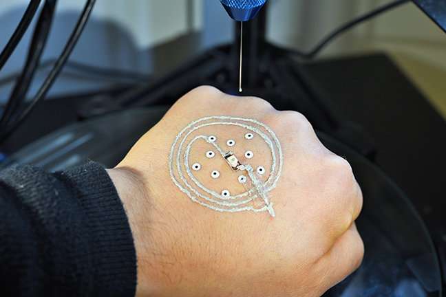 3D-принтер напечатал электронику на человеческой коже