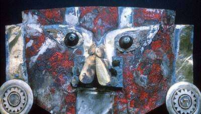 В составе краски, покрывающей древнюю перуанскую маску, обнаружена человеческая кровь
