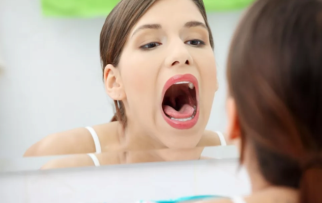 Редкая мутация во рту молодой женщины поставила врачей в тупик