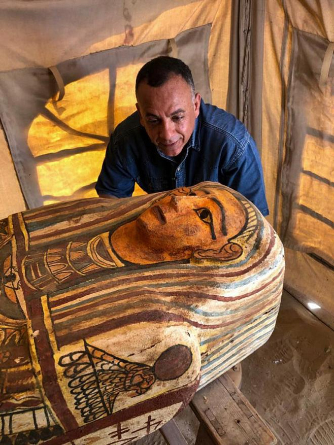В Египте нашли 14 запечатанных саркофагов возрастом в 2,5 тысячи лет