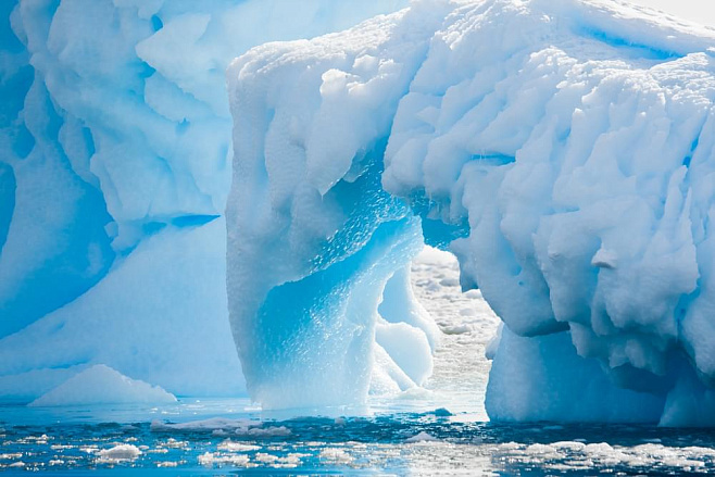 Арктика продолжает терять ледяную поверхность