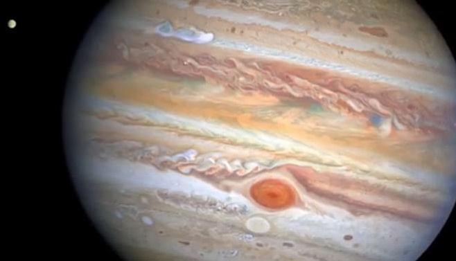Хаббл засёк на Юпитере новый массивный шторм 