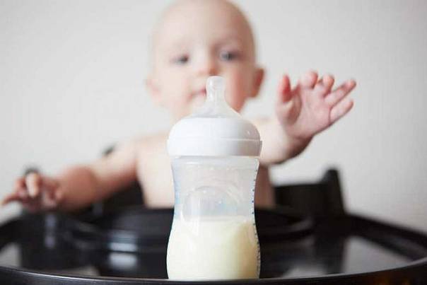 Скрытая угроза: при встряхивании детские бутылочки высвобождают миллионы частиц микропластика 
