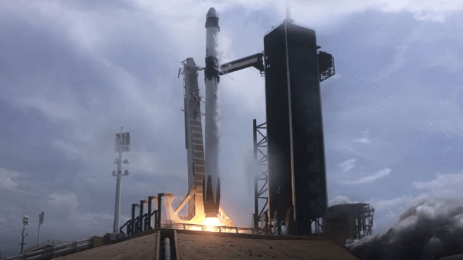SpaceX и NASA успешно запустили Crew Dragon