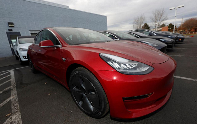 Автомобили Tesla научатся говорить с пешеходами