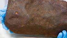 Австралиец пять лет хранил дома обломок метеорита, приняв его за глину с золотыми вкраплениями