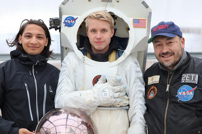Студенты из Норвегии разработали умную перчатку для космонавтов