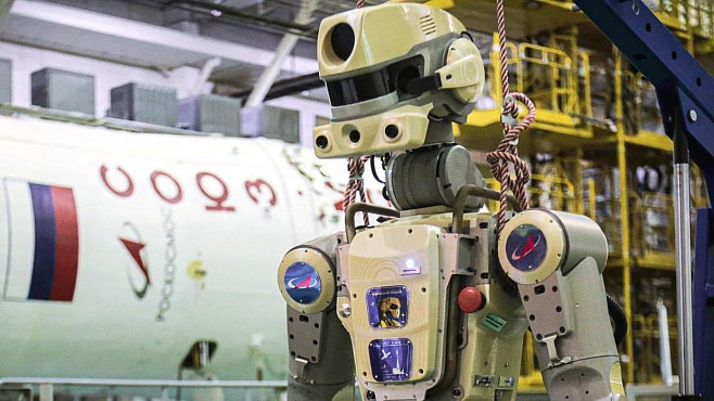 На МКС начали тестировать экзоскелет робота Федора