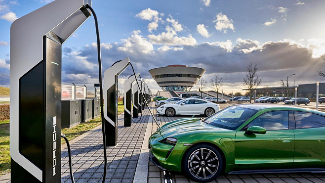 Porsche открывает самый мощный в Европе зарядный парк для электромобилей