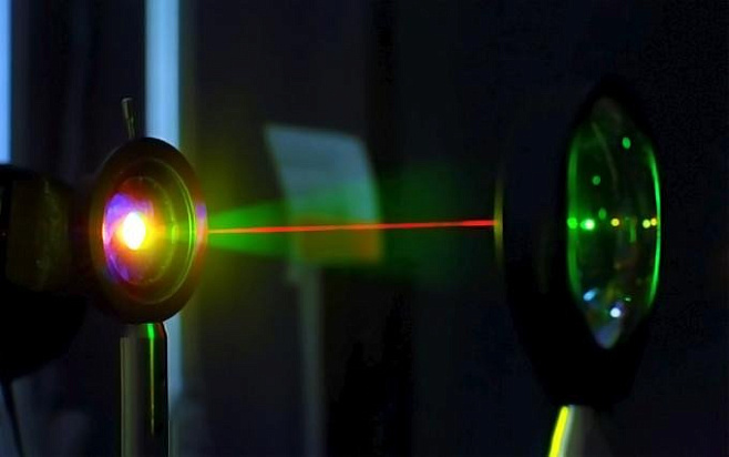 Новый тип стекла помог создать инновационный лазер
