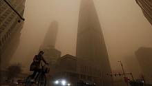 Китай переживает крупнейшую за последнее десятилетие песчаную бурю 