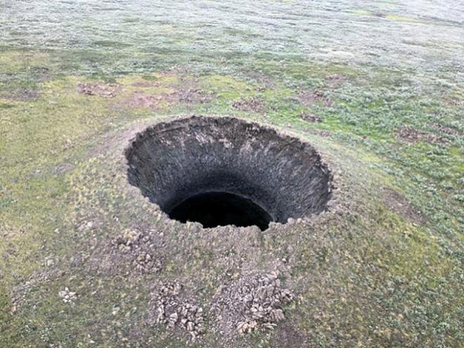 Исследователи установили причины появления таинственных кратеров в Сибири