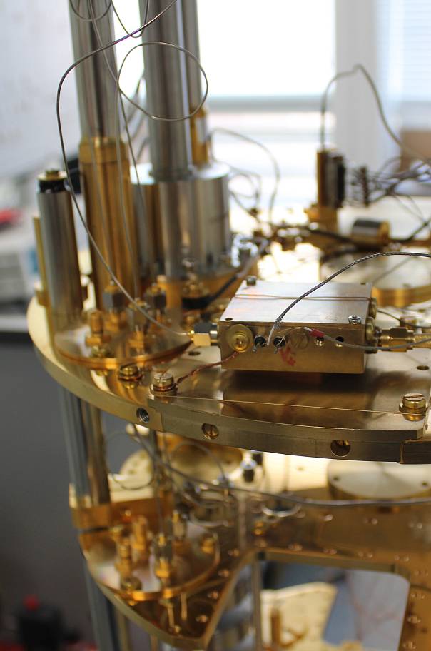 Ученые и инженеры НГТУ НЭТИ создали импортозамещающие компоненты для исследований квантовых систем