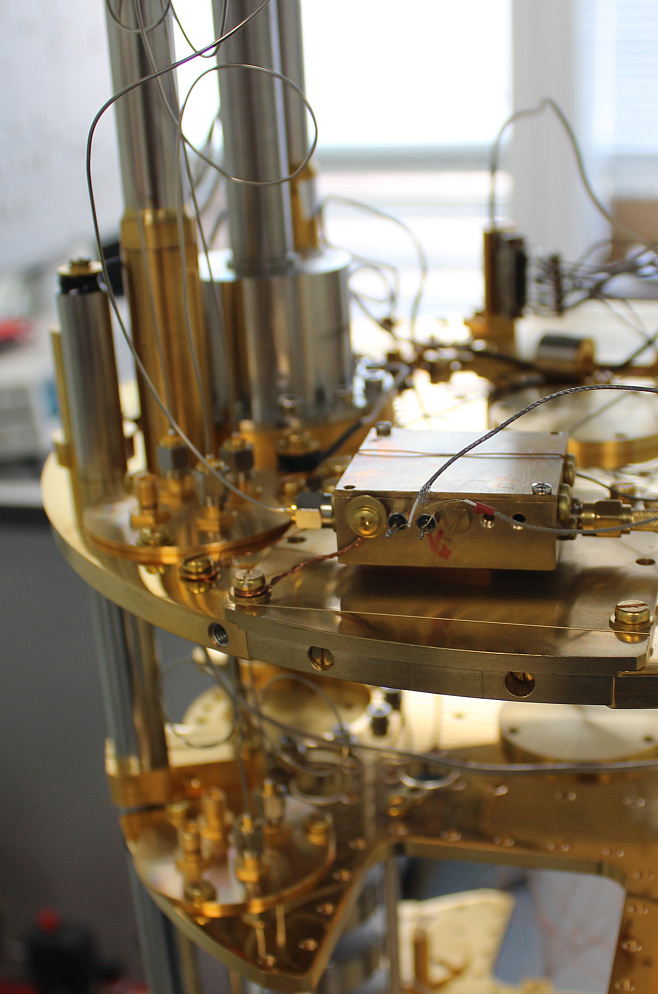Ученые и инженеры НГТУ НЭТИ создали импортозамещающие компоненты для исследований квантовых систем
