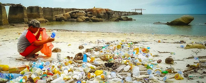 Исследователи обнаружили, куда исчезает пластиковый мусор из океана