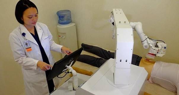 В Сингапуре заработал робот-массажист