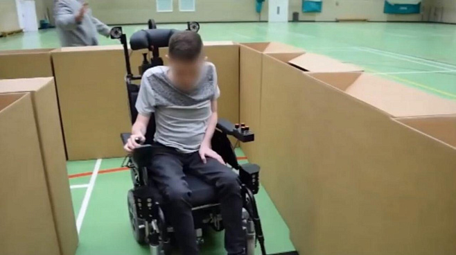 Управление инвалидной коляской с помощью движения головы и глаз стало возможным