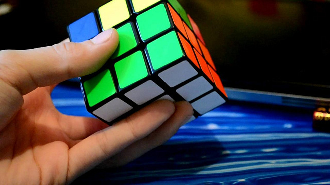 Японский инженер создал самособираемый кубик Рубика
