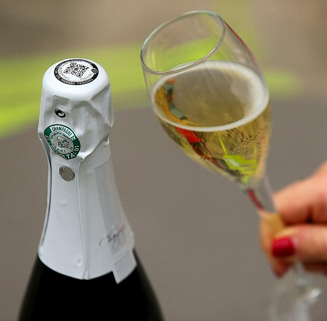 Отследить путь бутылки шампанского можно будет по QR-коду