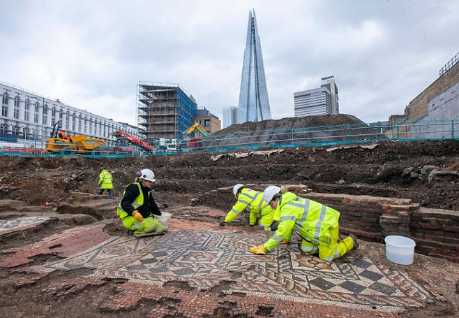 В центре Лондона была обнаружена крупнейшая римская мозаика 