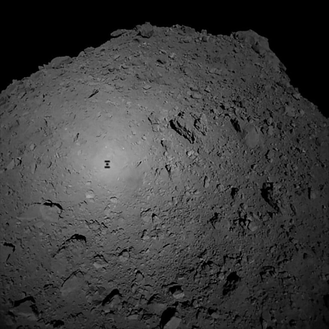 Японский зонд успешно сел на астероид Рюгу