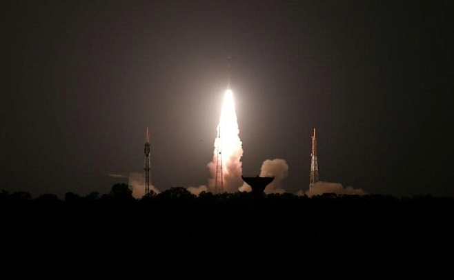 Индия запустила спутник, помещающийся в ладони 