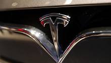 Tesla запустит сервис беспилотного такси в следующем году