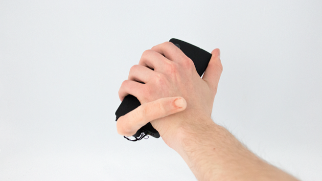 Разработчики из Франции создали кибер-палец для смартфона