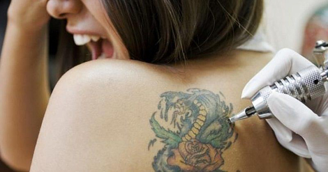 Благодаря умным чернилам, татуировку можно будет набить без игл 