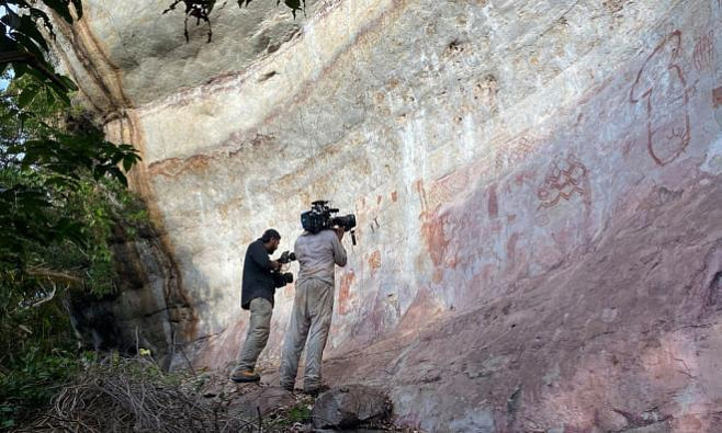 «Сикстинская капелла» древних: в лесу в Колумбии обнаружили тысячи наскальных рисунков