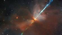 «Хаббл» заснял звёздную систему, испускающую мощные струи плазмы