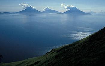 На Аляске происходит извержение сразу трёх вулканов