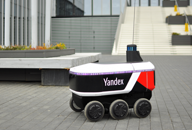 «Яндекс» устроил своего робо-курьера в Сколково