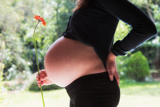 Если беременность затянулась, вызывать роды лучше в 41 неделю, чем в 42