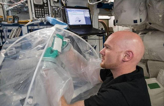 Астронавт ESA замесил цемент на борту МКС