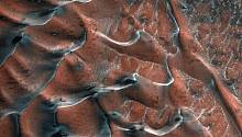 Опубликовано завораживающее фото морозных дюн Марса