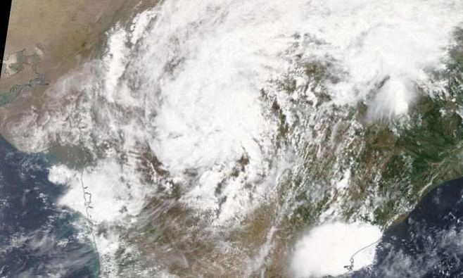 NASA представила спутниковые изображения остатков циклона Нисарга