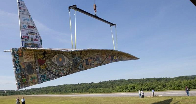 Самый большой в мире бумажный самолет