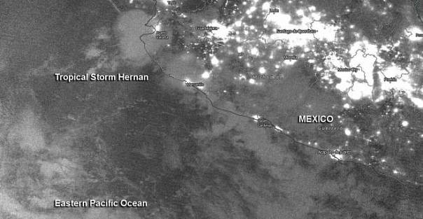 Получены новые ночные снимки тропического шторма Эрнан