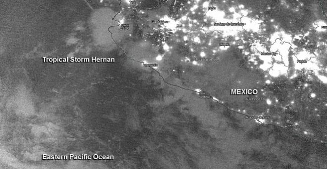 Получены новые ночные снимки тропического шторма Эрнан