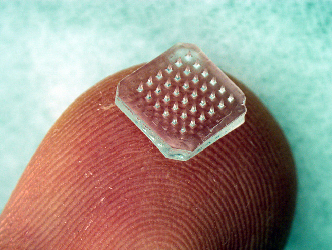 Вакцинация пластырем с микроиглами. Фото: Jeong-Woo Lee, spiegel.de