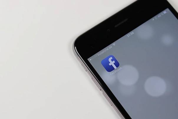 Facebook начинает борьбу с фальшивыми медицинскими услугами