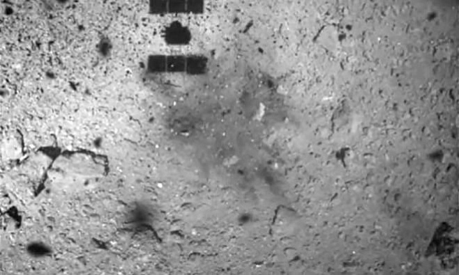 Японии удалось создать искусственный кратер на астероиде Рюгу