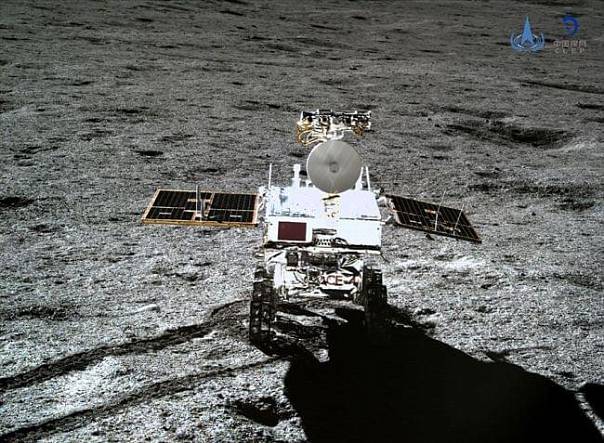 Китайский ровер Yutu-2 заглядывает под таинственную сторону Луны