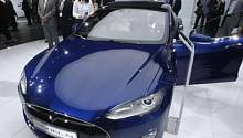 Автомобили Tesla будут оснащены автопилотом